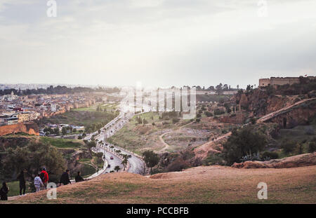 Vue à partir de la médina de Fès tombes Marinid, Fès, Maroc Banque D'Images