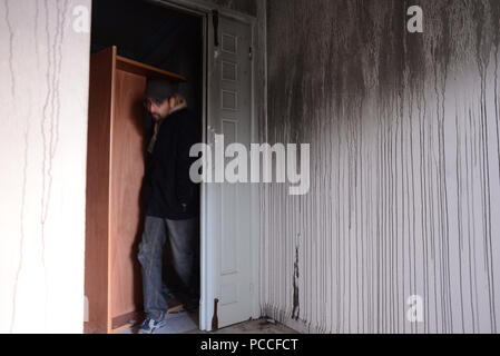 14 février 2013 - El Kef, Tunisie : Vestiges de l'El Kef locales bureau du parti islamiste Ennahda au pouvoir. Ce bureau d'Ennahda a été attaqué et incendié par les résidents locaux après l'assassinat de l'opposant Chokri Belaïd. Les locaux du parti islamiste Ennahda apres le feu dŽclenche par des gens en colere a la suite de l'assassinat de Chokri Belaid. *** FRANCE / PAS DE VENTES DE MÉDIAS FRANÇAIS *** Banque D'Images