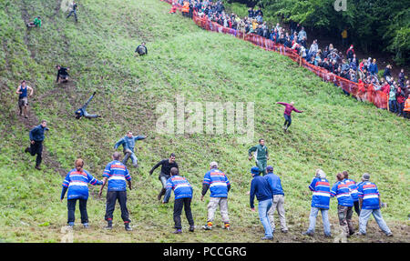 Matériel roulant,fromage,festival, événement inhabituel,lieu,de,chaque année,Coopers Hill,printemps,Banque,Vacances,,Brockworth, près de Gloucester, Gloucestershire, Angleterre,,English,UK. Banque D'Images