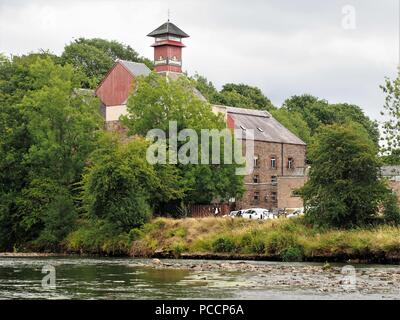 Les bâtiments de Brasserie Jennings de l'autre côté du fleuve Derwent, Cockermouth, Cumbria, Royaume-Uni Banque D'Images