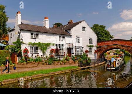 Canal de Bridgewater en Lymm village, Warrington, Cheshire, Angleterre, Royaume-Uni. Banque D'Images