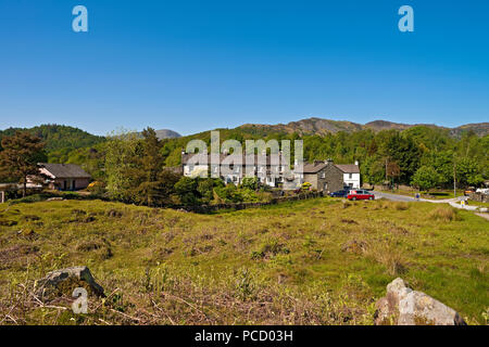 Elterwater village en été Lake District National Park Cumbria Angleterre Royaume-Uni Grande-Bretagne Banque D'Images