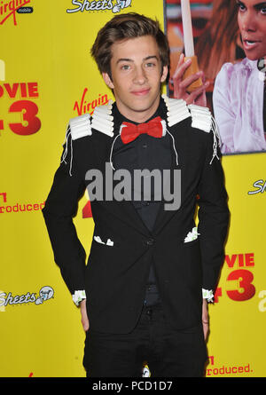 Jimmy Bennett au film 43 Premiere au Chinese Theatre de Los Angeles.Jimmy Bennett ------------- Red Carpet Event, Vertical, USA, Cinéma, Célébrités, photographie, Bestof, Arts, Culture et divertissement, Célébrités Topix fashion / Vertical, Best of, événement dans la vie d'Hollywood, Californie - Tapis rouge et en backstage, USA, Cinéma, Célébrités, cinéma, télévision, Célébrités célébrités musique, photographie, Arts et culture, Bestof, divertissement, Topix trois quarts, vertical, une personne, à partir de l'an , 2013, enquête tsuni@Gamma-USA.com Banque D'Images