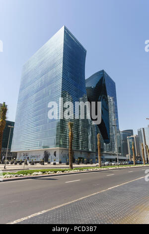 L'Opus Building conçu par l'architecte Zaha Hadid, Business Bay, Dubaï, Émirats arabes unis, Moyen Orient Banque D'Images