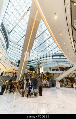 Avenue de la mode à Dubaï Mall, le plus grand shopping mall, Dubai, Émirats arabes unis, Moyen Orient Banque D'Images