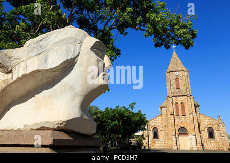 Sculpture par Francisco Martinez et de la cathédrale, de la ville de Puntarenas, Costa Rica, Amérique Centrale Banque D'Images