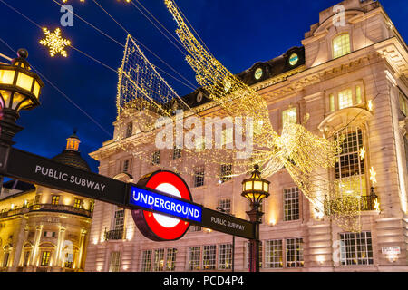 Décorations de Noël à Piccadilly Circus, Londres, Angleterre, Royaume-Uni, Europe Banque D'Images