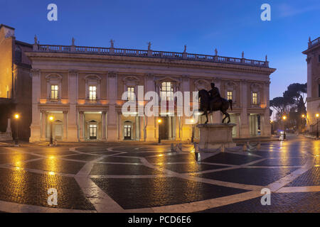 Piazza del Campidoglio, Musées du Capitole, le Palazzo Nuovo, statue équestre de Marc-aurèle, Rome, Latium, Italie, Europe Banque D'Images