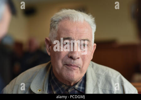 7 février 2017 - Tende, France : Portrait de François-Asso, un prêtre de 84 ans qui a bravé les autorités de l'Eglise pour aider les migrants. Il est un militant de la Roya Citoyenne" association caritative qui aide les migrants qui arrivent dans la vallée de la Roya, alors qu'ils tentent d'entrer en France. Portrait de François-Asso, prtre militant et de l'association Roya citoyenne, qui vient en aide aux migrants. *** FRANCE / PAS DE VENTES DE MÉDIAS FRANÇAIS *** Banque D'Images