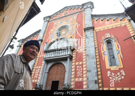 7 février 2017 - Tende, France : Portrait de François-Asso, un prêtre de 84 ans qui a bravé les autorités de l'Eglise pour aider les migrants. Il est un militant de la Roya Citoyenne" association caritative qui aide les migrants qui arrivent dans la vallée de la Roya, alors qu'ils tentent d'entrer en France. Portrait de François-Asso, prtre militant et de l'association Roya citoyenne, qui vient en aide aux migrants. *** FRANCE / PAS DE VENTES DE MÉDIAS FRANÇAIS *** Banque D'Images