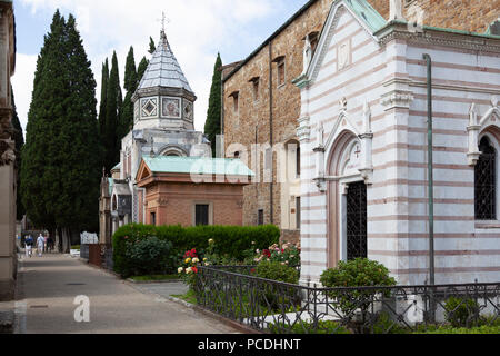 Le joli cimetière qui entoure l'église de San Miniato al Monte, à Florence (Toscane - Italie). Banque D'Images