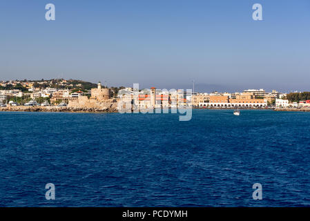 De l'architecture de Rhodes-ville vu de la mer. L'île de Rhodes, Dodécanèse, Grèce. Banque D'Images