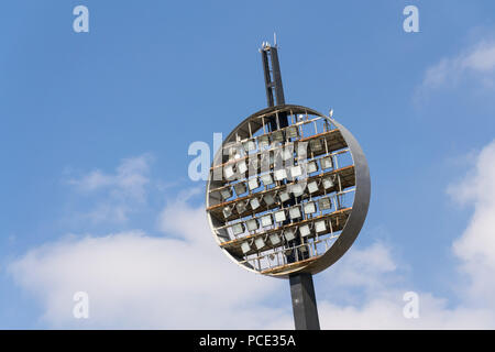 Les panneaux d'éclairage ronde au stade sportif football Hradec Kralove, République Tchèque Banque D'Images