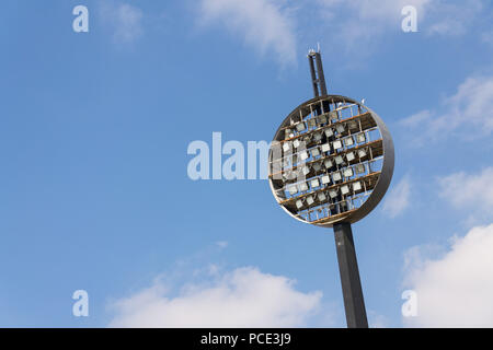 Les panneaux d'éclairage ronde au stade sportif football Hradec Kralove, République Tchèque Banque D'Images