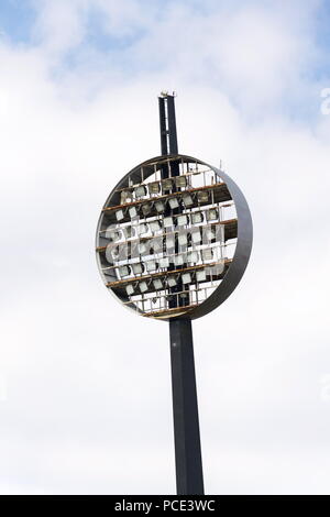 Les panneaux d'éclairage ronde au stade sportif football Hradec Kralove, République Tchèque Banque D'Images