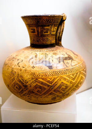 Greek-style oriental Jug (oinochoe) décorées dans le "style de la chèvre sauvage'. Produit à Rhodes en 650-640 BC - Musée national étrusque de la Villa Giulia - Rome, Italie Banque D'Images