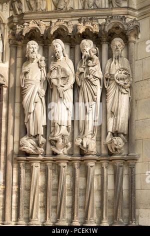 Ancien testament jamb reliefs, portail central, la cathédrale de Laon, France, Europe