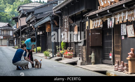 Dans l'historique quartier commerçant de Takayama au centre du Japon. Banque D'Images