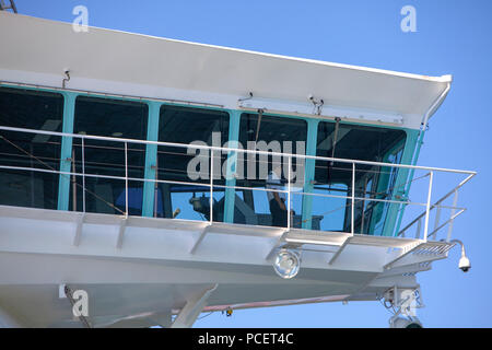 Bateau de croisière moderne pont de la Royal Caribbean, indépendance de la mer en été Banque D'Images