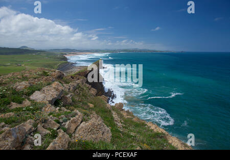 Costa Cantabria, la Quebrada paysages autour de Playa El Madero plage, les Dunes de Liencres à grande distance Banque D'Images