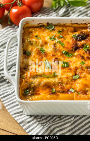 Farcies au four Brocoli végétarienne Cannelloni de fromage et de basilic Banque D'Images