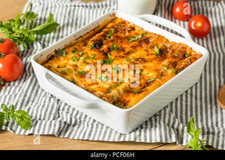 Farcies au four Brocoli végétarienne Cannelloni de fromage et de basilic Banque D'Images