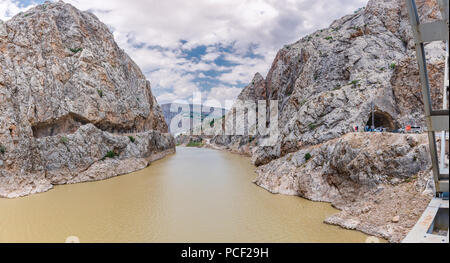 Vue paysage de Black Canyon et la rivière Firat à partir de pont dans la ville de Kemaliye Egin ou à Erzincan,Turquie Banque D'Images