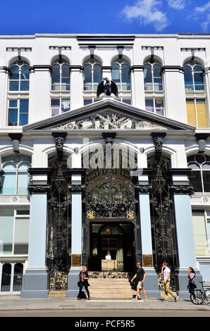L'Hop Change, 24 Southwark Street, London, England, UK. Bâtiment classé Grade II a ouvert en 1867, conçu par R.H. Moore elle a servi aux center fo Banque D'Images