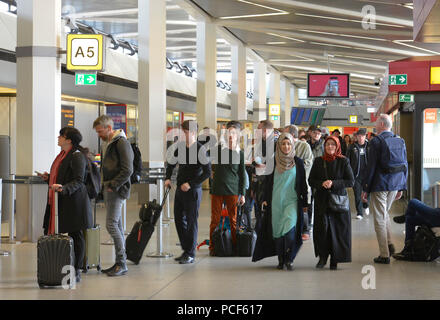 Passagiere, Terminal A, Flughafen Tegel, Reinickendorf, Berlin, Deutschland Banque D'Images