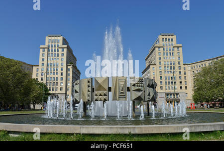 Brunnen, Strausberger Platz, Friedrichshain, Berlin, Deutschland Banque D'Images