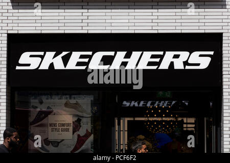 Londres, Royaume-Uni - 31 juillet 2018 : Skechers chaussures de marque de magasin sur Oxford Street, au centre de Londres. Banque D'Images