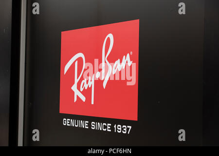 Londres, Royaume-Uni - 31 juillet 2018 : Ray-ban lunettes de marque dans une boutique avant sur Oxford Street, au centre de Londres. Banque D'Images