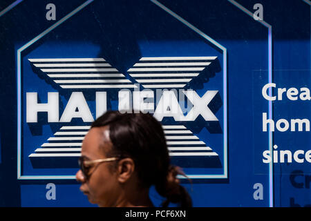 Londres, Royaume-Uni - 31 juillet 2018 : Halifax Bank avant du magasin sur Oxford Street, au centre de Londres. Banque D'Images