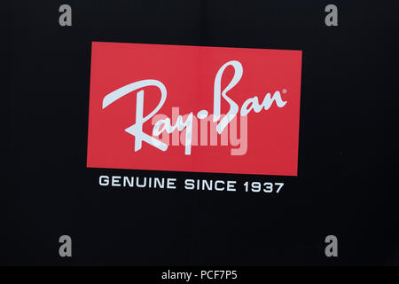 Londres, Royaume-Uni - 31 juillet 2018 : Ray-ban lunettes de marque dans une boutique avant sur Oxford Street, au centre de Londres. Banque D'Images