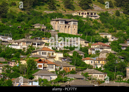 Palorto avec maison Zekate District, Vieille Ville, Gjirokastra, Albanie, Gjirokastër Banque D'Images