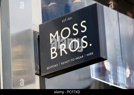Londres, Royaume-Uni - 31 juillet 2018 : Moss Bros costume mens shop sur Oxford Street, au centre de Londres. Banque D'Images