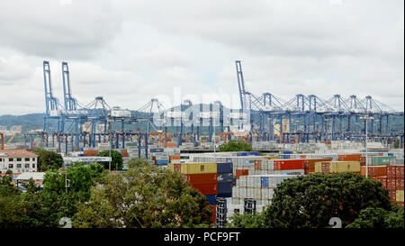 BALBOA PORT-AU PANAMA-PANAMA-DEC 10, 2016 : Le Port de Balboa dans le Pacifique côté du canal actuellement exploités par les ports de Panama Société. Banque D'Images