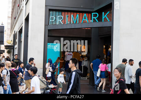 Londres, Royaume-Uni - 31 juillet 2018 : Primark magasin de vêtements/sur Oxford Street, au centre de Londres. Banque D'Images