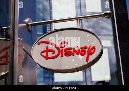 Londres, Royaume-Uni - 31 juillet 2018 : Disney Store shop sign in Oxford Street centre de Londres Banque D'Images