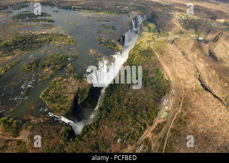 Vue aérienne, Victoria Falls Pont sur le Zambèze, le Zimbabwe, l'Afrique Banque D'Images