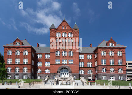 MADISON, WI/USA - 26 juin 2014 : Hall de sciences sur le campus de l'Université de Wisconsin-Madison. Banque D'Images