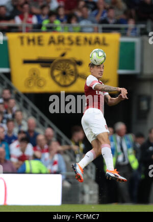 Aviva Stadium de Dublin, Irlande. 1er août 2018. Pré saison friendly football, International Champions Cup, Arsenal contre Chelsea ; Hactor Bellerin d'Arsenal dirige le ballon vers l'avant : Action Crédit Plus Sport/Alamy Live News Banque D'Images