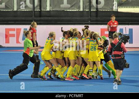 Stratford, London, UK. 1er août 2018. L'équipe australienne de célébrer. L'Australie V Argentine. Match 30. Quart de finale. Womens Hockey World Cup 2018. Lee Valley hockey centre. Queen Elizabeth Olympic Park. Stratford. Londres. UK. 01/08/2018. Credit : Sport en images/Alamy Live News Banque D'Images