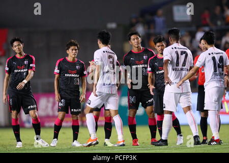 Osaka, Japon. 1er août 2018. Deux groupes de l'équipe de football/soccer : 2018 J1 match de championnat entre Cerezo Osaka 1-1 Vissel Kobe au Kincho Stadium à Osaka, Japon . Credit : Naoki Nishimura/AFLO SPORT/Alamy Live News Banque D'Images