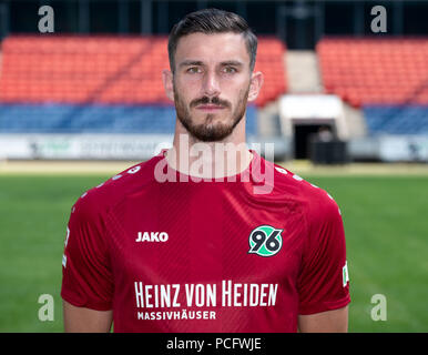 Bundesliga allemande, photocall officiel Hannover 96 pour la saison 2018/19, à Hanovre, Allemagne : Josip Elez ; Photo : Peter Steffen/dpa | conditions dans le monde entier Banque D'Images