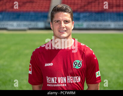 Bundesliga allemande, photocall officiel Hannover 96 pour la saison 2018/19, à Hanovre, Allemagne : Pirmin Schwegler ; Photo : Peter Steffen/dpa | conditions dans le monde entier Banque D'Images