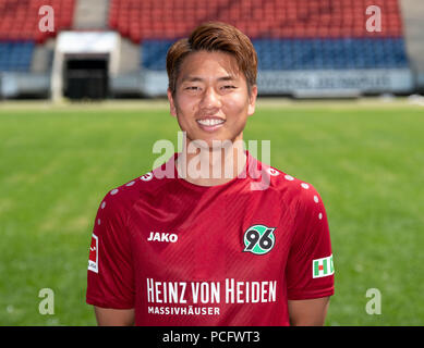 Bundesliga allemande, photocall officiel Hannover 96 pour la saison 2018/19, à Hanovre, Allemagne : Takuma Asano ; Photo : Peter Steffen/dpa | conditions dans le monde entier Banque D'Images