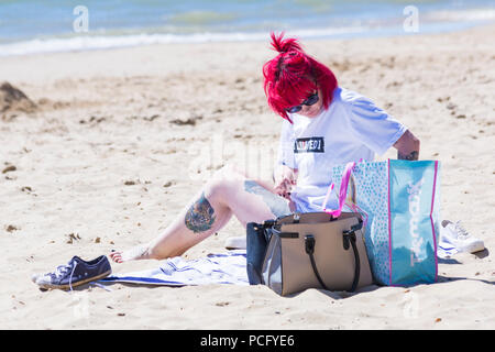 Bournemouth, Dorset, UK. 2 août 2018. Météo France : foules affluent à la mer pour profiter du beau temps à plages de Bournemouth. Credit : Carolyn Jenkins/Alamy Live News Banque D'Images