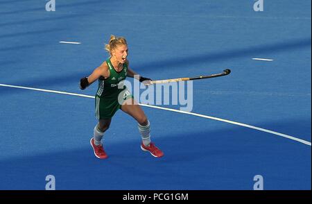 Chloe Watkins (IRL) célèbre après avoir marqué le tir de pénalité. Irlande V L'Inde. Match 32. Quart de finale. Womens Hockey World Cup 2018. Lee Valley hockey centre. Queen Elizabeth Olympic Park. Stratford. Londres. UK. 02/08/2018. Banque D'Images