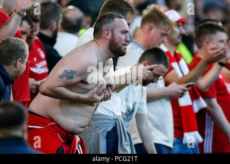 Burnley, Royaume-Uni. 2 août 2018. Un ventilateur d'Aberdeen au cours de l'UEFA Europa League Deuxième tour de qualification deuxième match de jambe entre Burnley et Aberdeen à Turf Moor le 2 août 2018 à Burnley, en Angleterre. Credit : PHC Images/Alamy Live News Banque D'Images